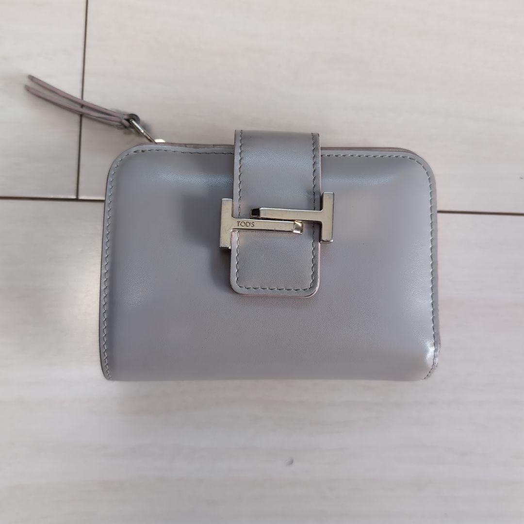 TOD'S グレー 二つ折り財布 - メルカリ