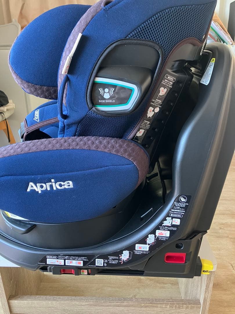 アップリカ　フラディアグロウ　ISOFIX ネイビーシェール