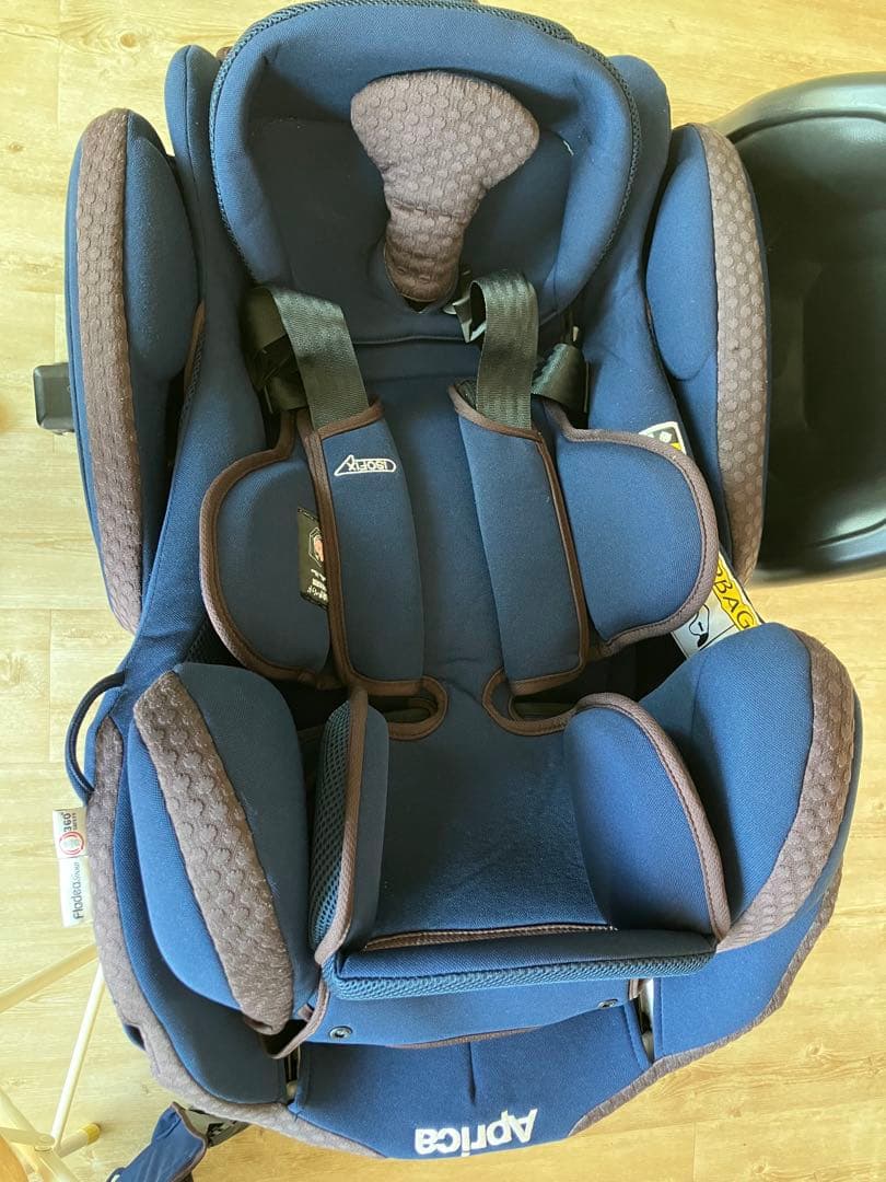 アップリカ　フラディアグロウ　ISOFIX ネイビーシェール