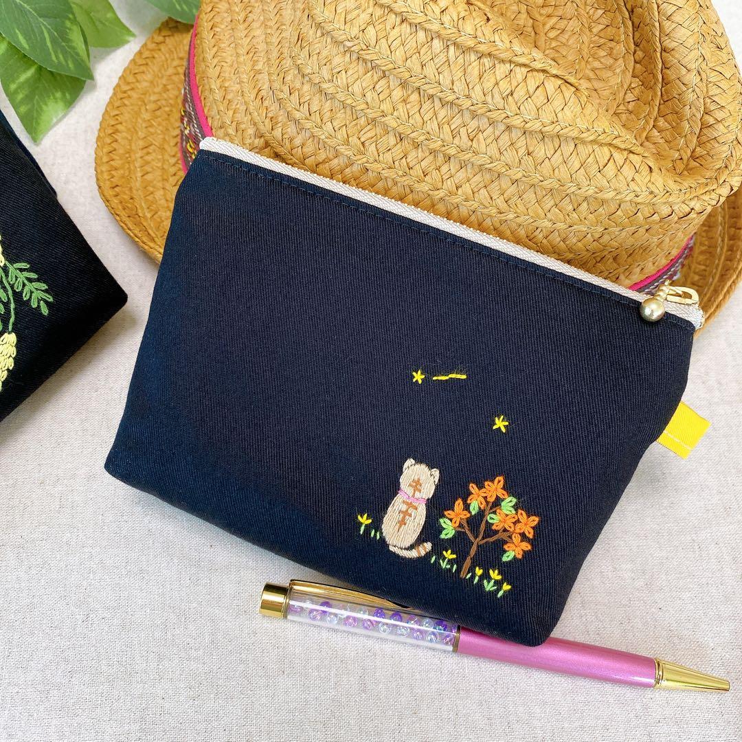 手刺繍　＊猫さんと柴犬さんの天体観測＊ハンドメイド　大きめポーチ