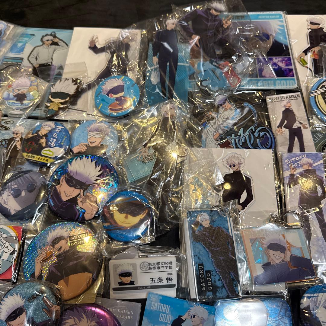 呪術廻戦　五条悟　缶バッジ　ラバスト　アクスタ等　約140点大量まとめ売り
