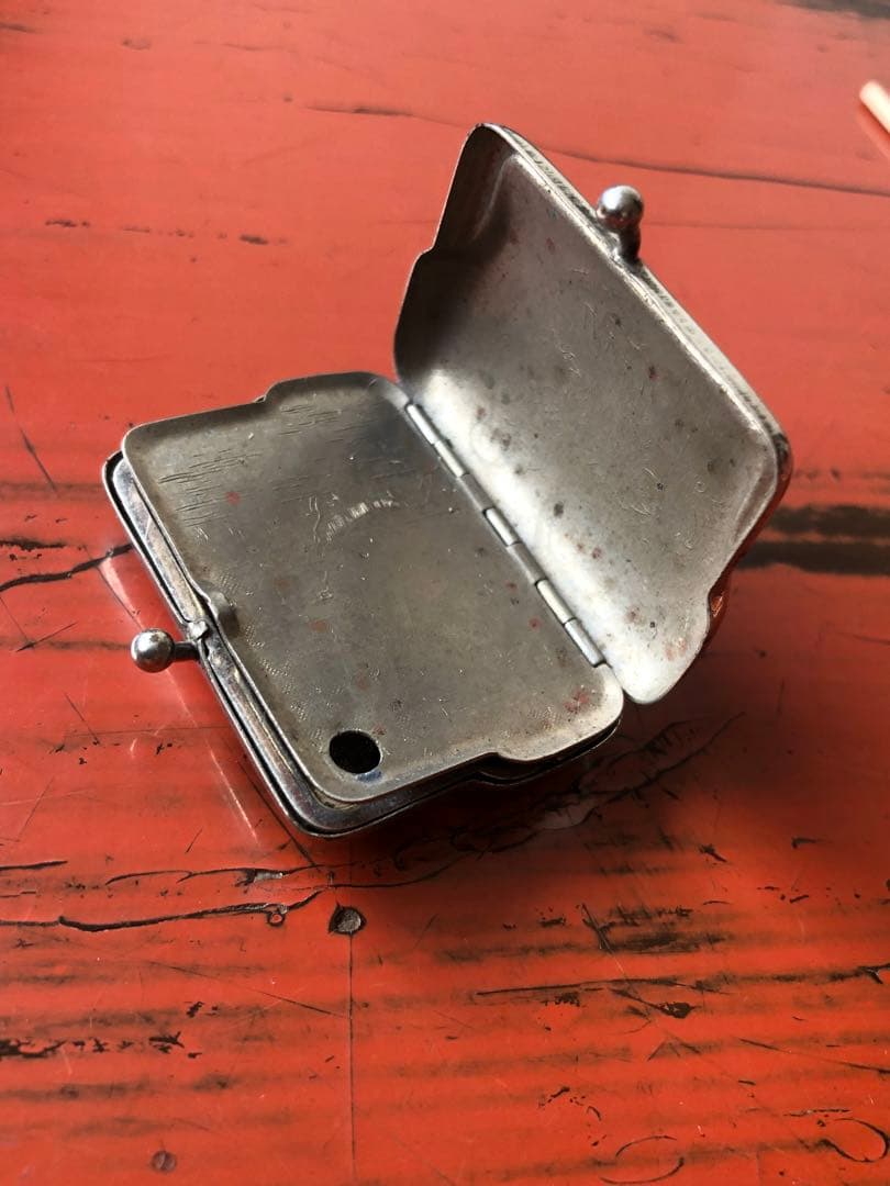 昭和レトロ がま口形 仁丹ケース カオール 金属製 - メルカリ