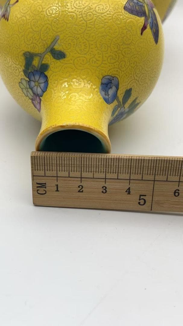 清乾隆時代 【乾隆年製】在銘 琺瑯彩黄地花蝶文葫芦