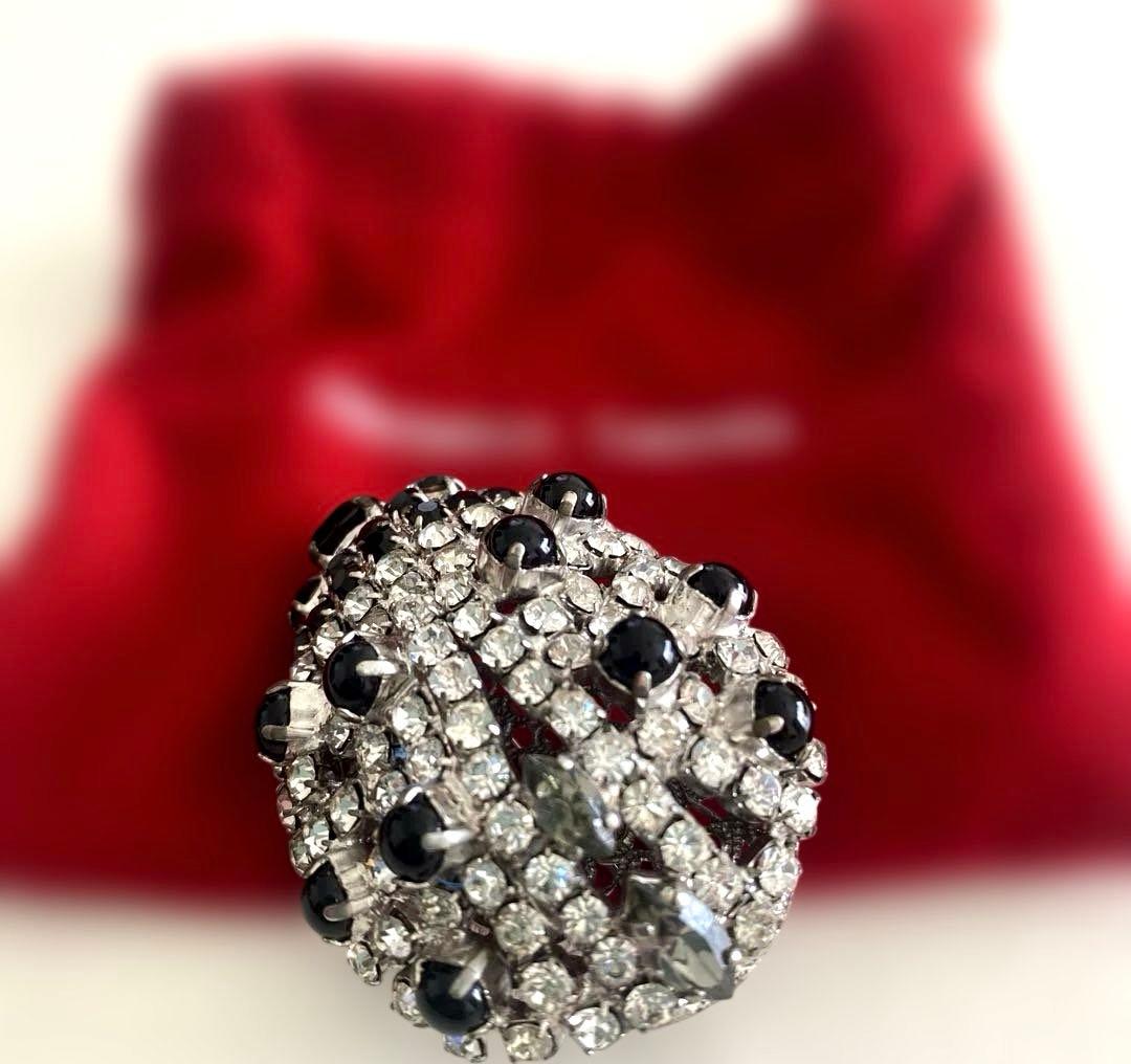 新品 Christian Lacroix クリスタルブローチ - メルカリ