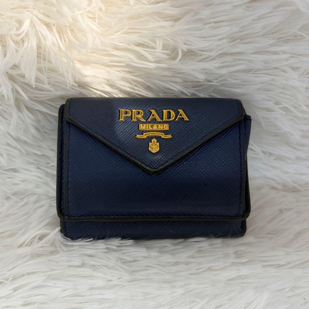 美品✨プラダ　折り財布　三つ折り　金ロゴ　レザー　コンパクト　ネイビー