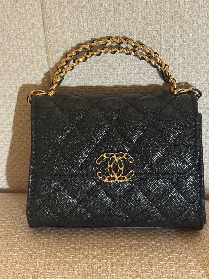 4*2様 シャネル　ノベルティ　非売品　ショルダーバッグ　　キャビアスキン　新品