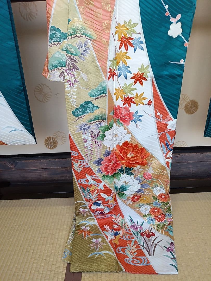 PK-18/25　振袖　鉄色地　季節の花々　鴛　地紋　金糸刺繍　金彩　豪華