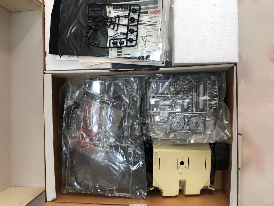 ポケール　Ferrari Testarossa 1/8スケールモデル