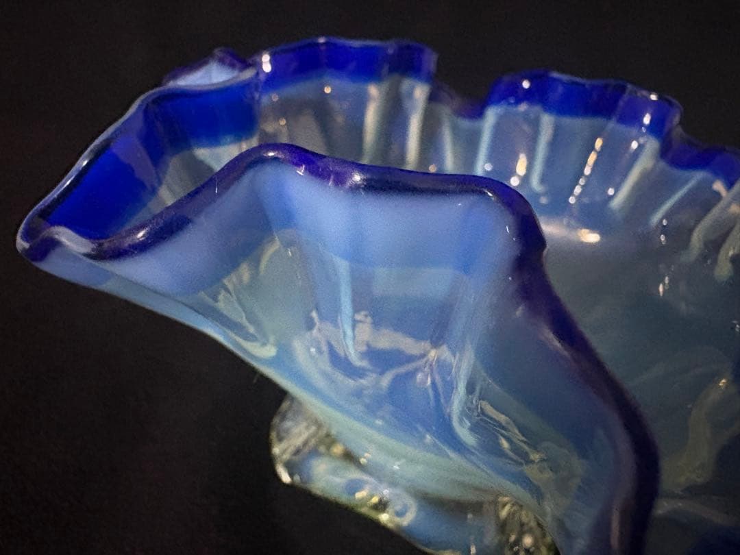 大正ガラス 和ガラス氷コップ ウランガラス シェル型 青フリル縁