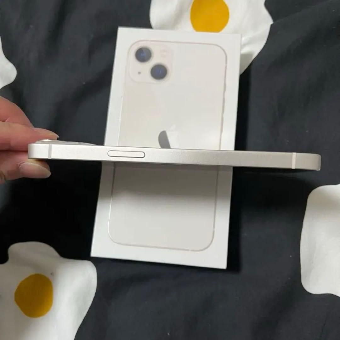 美品 iPhone 13 128GB スターライト バッテリー最大容量88% - メルカリ