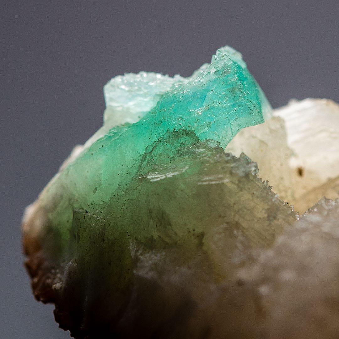 ひ*る様 インド アポフィライト 魚眼石 天然石 原石 鉱物標本 鉱石 束