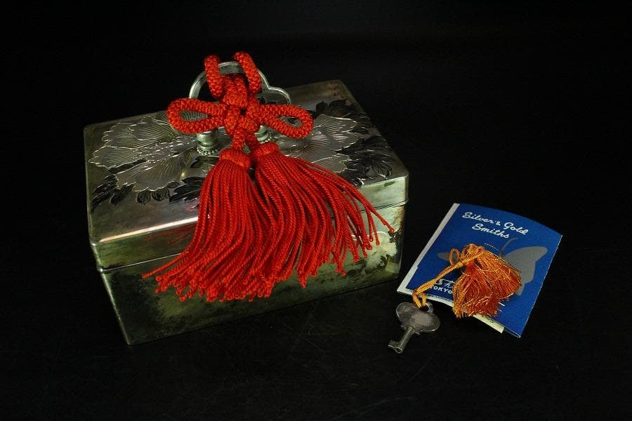 銀製 刻花紋 宝石箱 silver 鍵付 未使用(K-XA675)