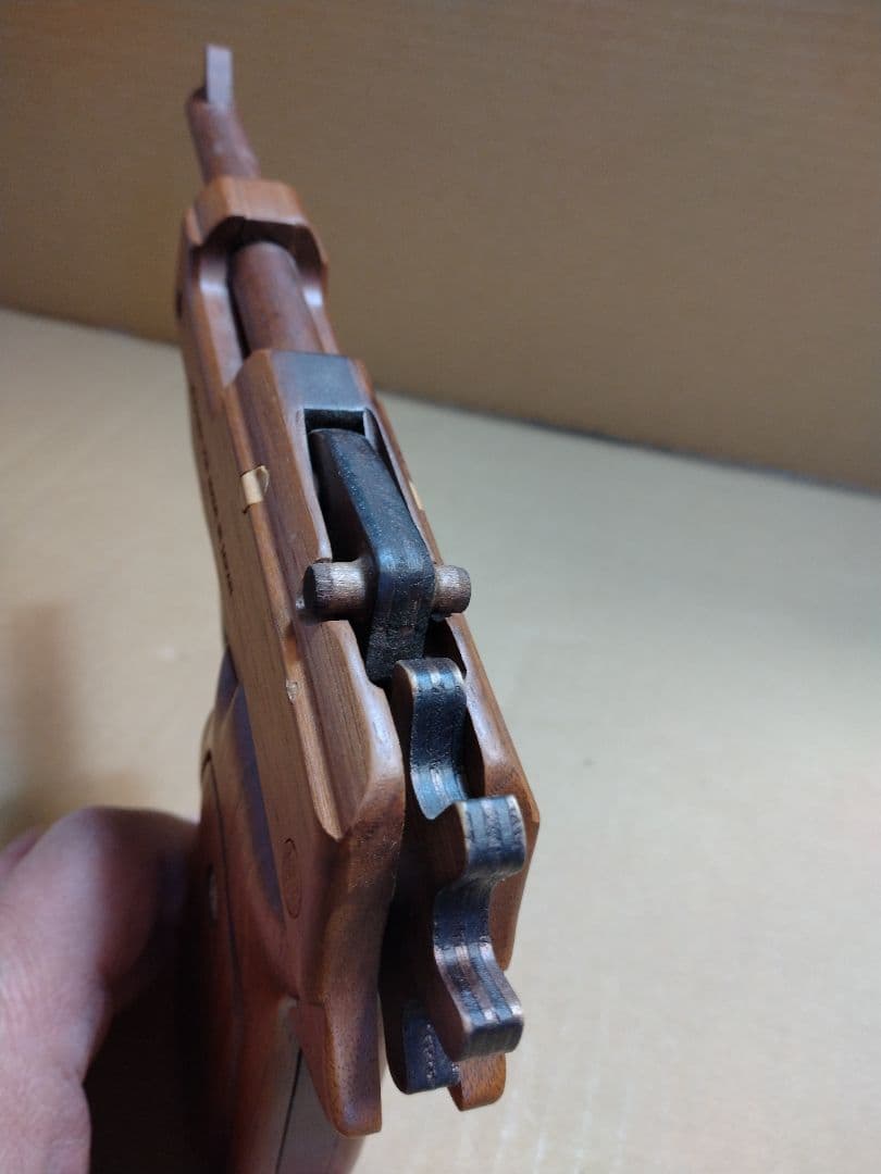 長期保管　木製ピストル ワルサーP38 ルパン三世　GRASPシリーズ　台座付き