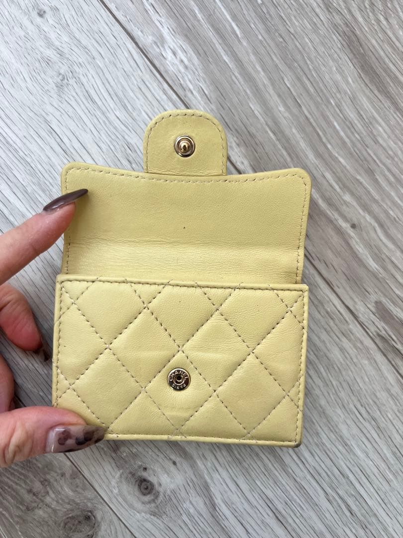 CHANEL イエロー キルティング 三つ折り財布 ラムスキン - メルカリ