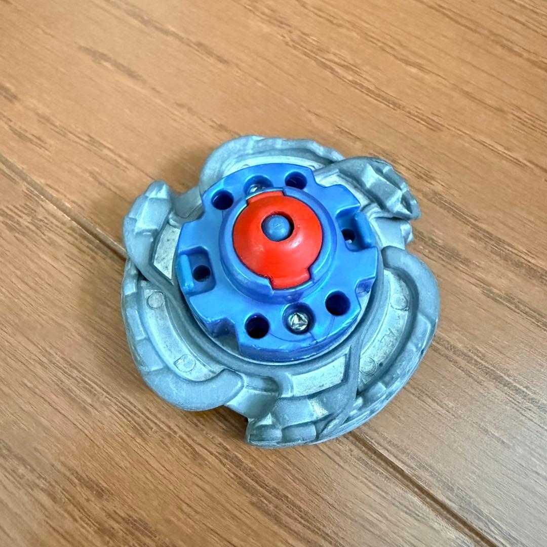 a*3様 メタルファイトベイブレードセット まとめ売り 獣エンブレム付き　第二世