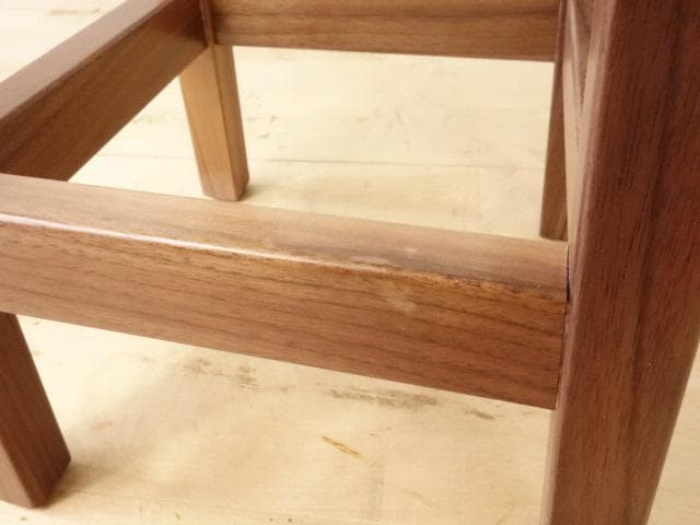 北海道手作り家具　ウォールナット材　スツール　座面布座（茶色）