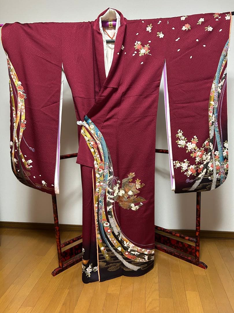 古典柄の正絹振袖 着物リメイク 3枚セットです