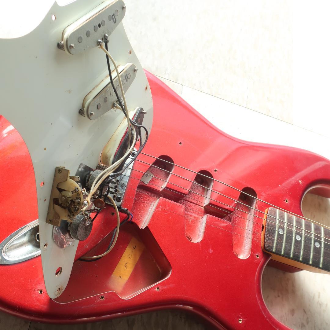 Valley Arts Guitarsペグ装備 ストラトキャスタータイプ ギター