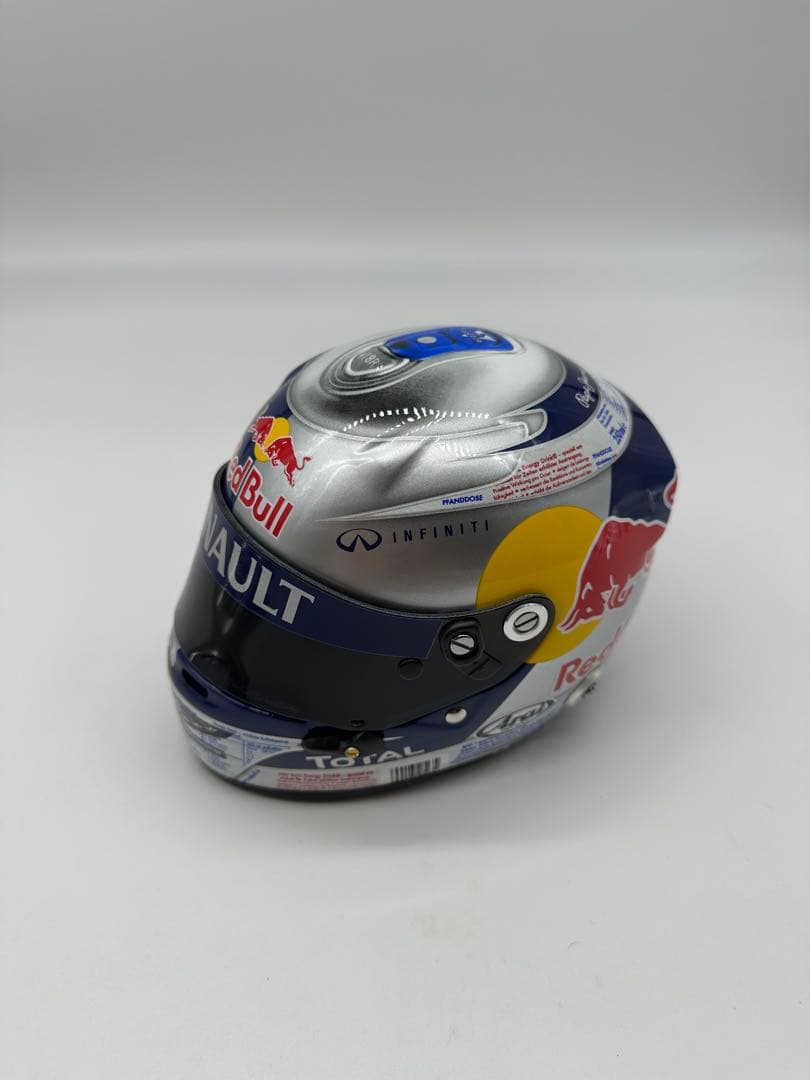 F1 レッドブル　Vettel & Webber 1/2ヘルメット セット