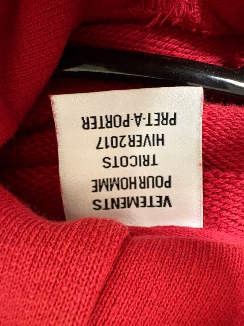 韓国限定 メタルロゴパーカー