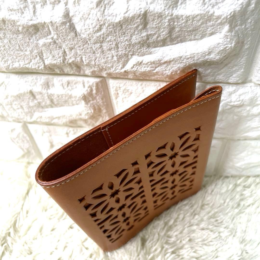 未使用級✨genten ゲンテン　カットワーク ブックカバー　牛革　文庫版