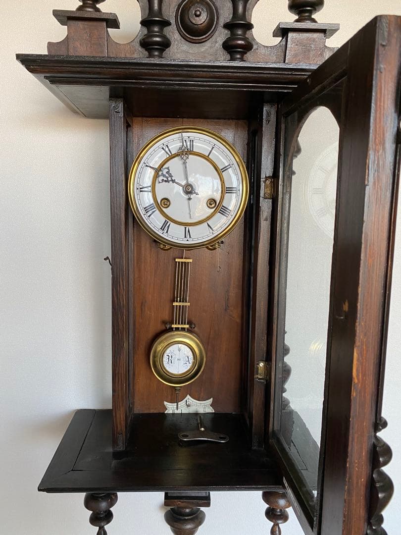 古い掛時計（機械式）