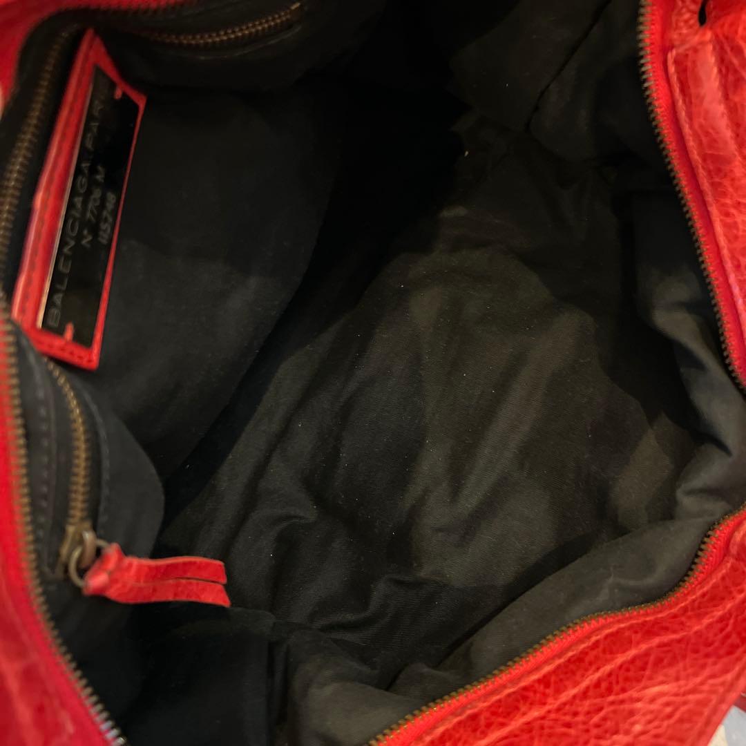 バレンシアガ　レザーショルダーバッグ レッド フリンジ付き