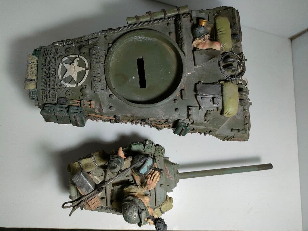 戦車　陶器　デフォルメ