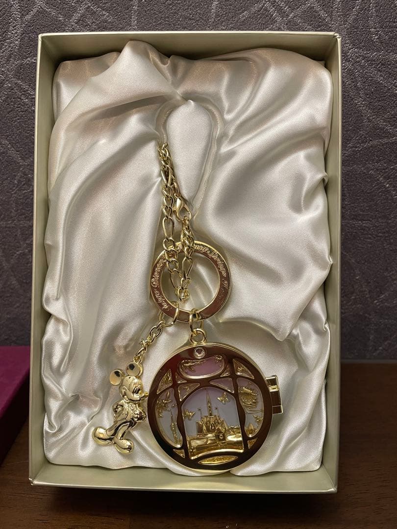 東京ディズニーリゾート ファンタジースプリングス スペシャルキーホルダー宿泊特典