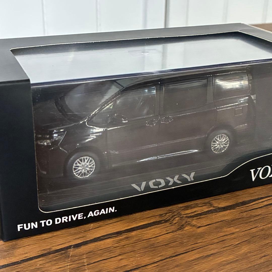 【レア】TOYOTA トヨタ　ヴォクシー　1/30 非売品　ミニカー
