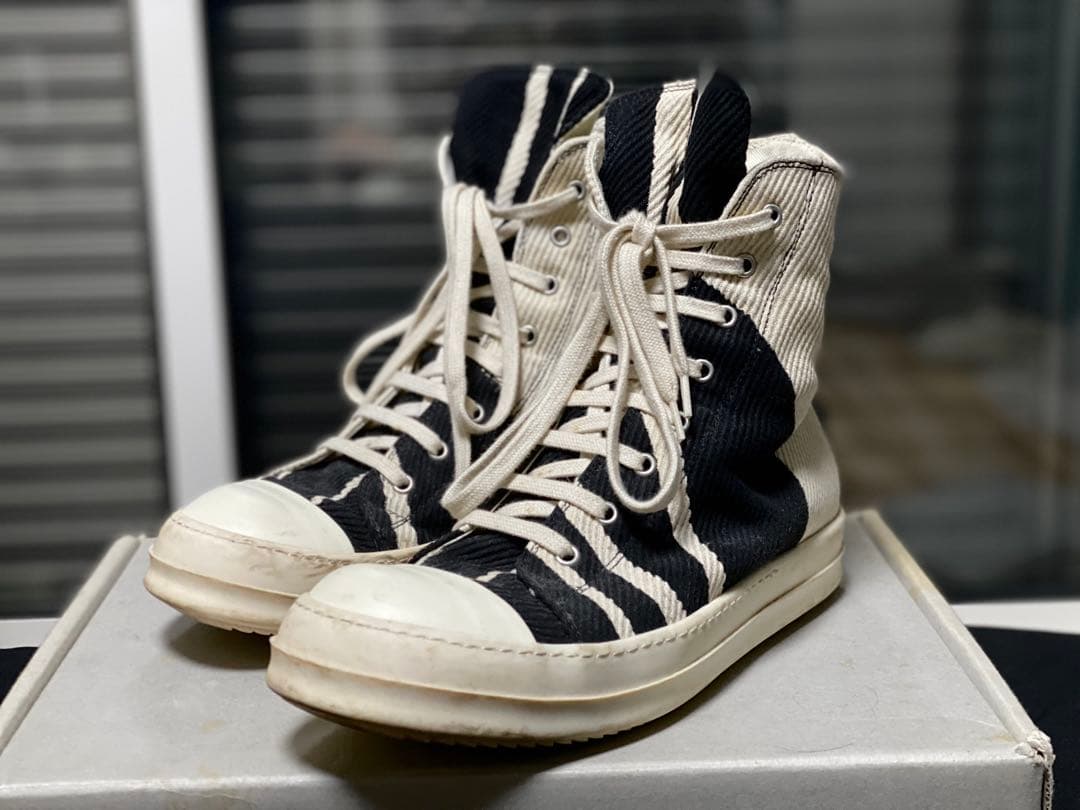 友達、改め振られ仲間 杏菜 PR+