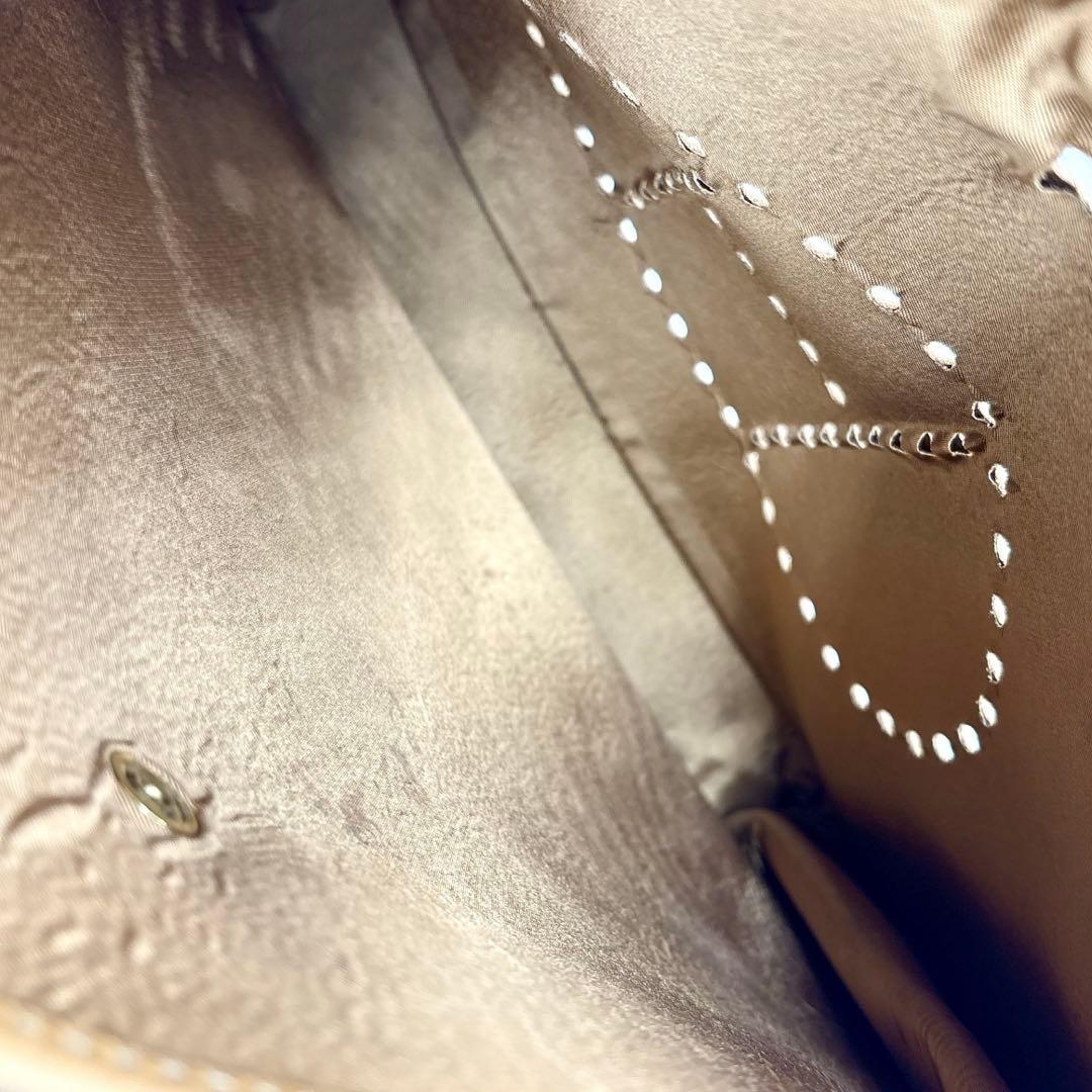 ハイクラス パンチング レザー ショルダーバッグ キャメル Hモチーフ