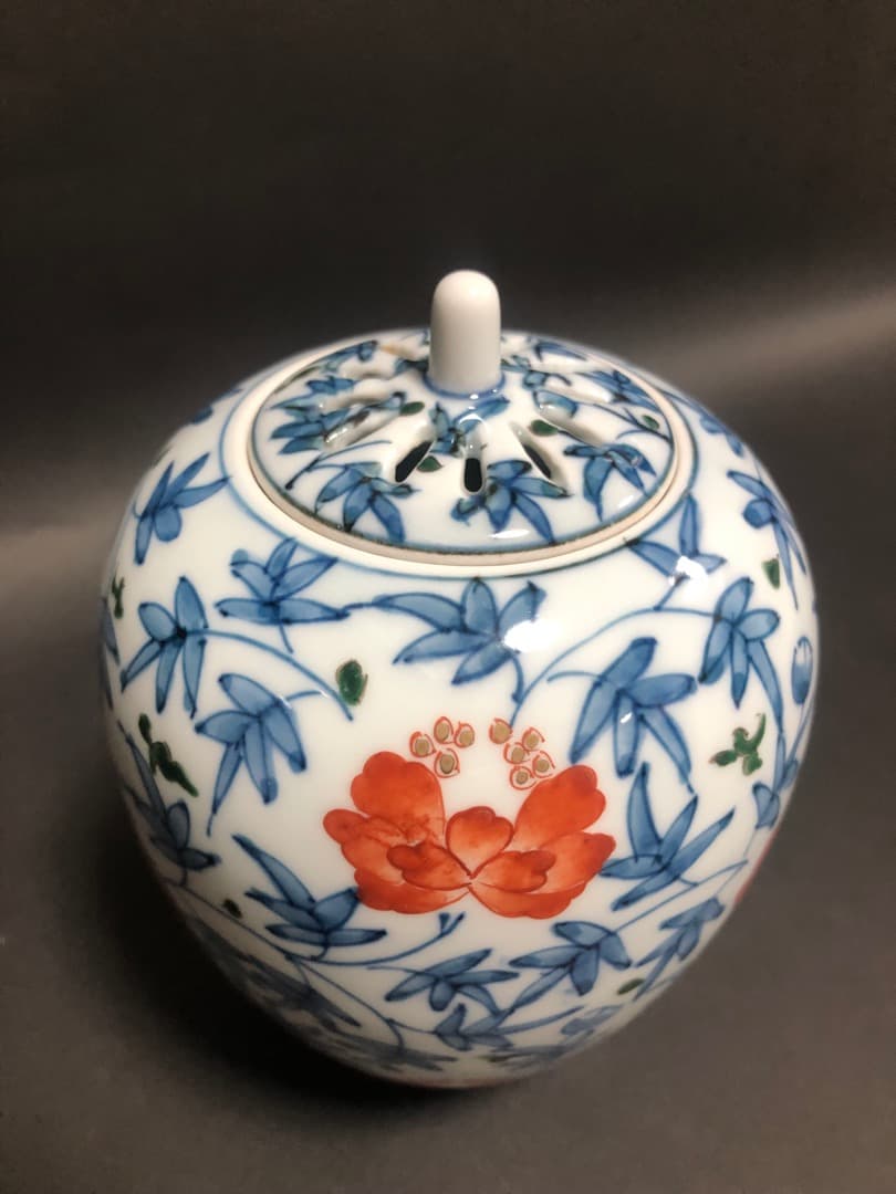 ゆゆです有田焼　色絵唐花文香炉　丈右衛門造　共箱　美品