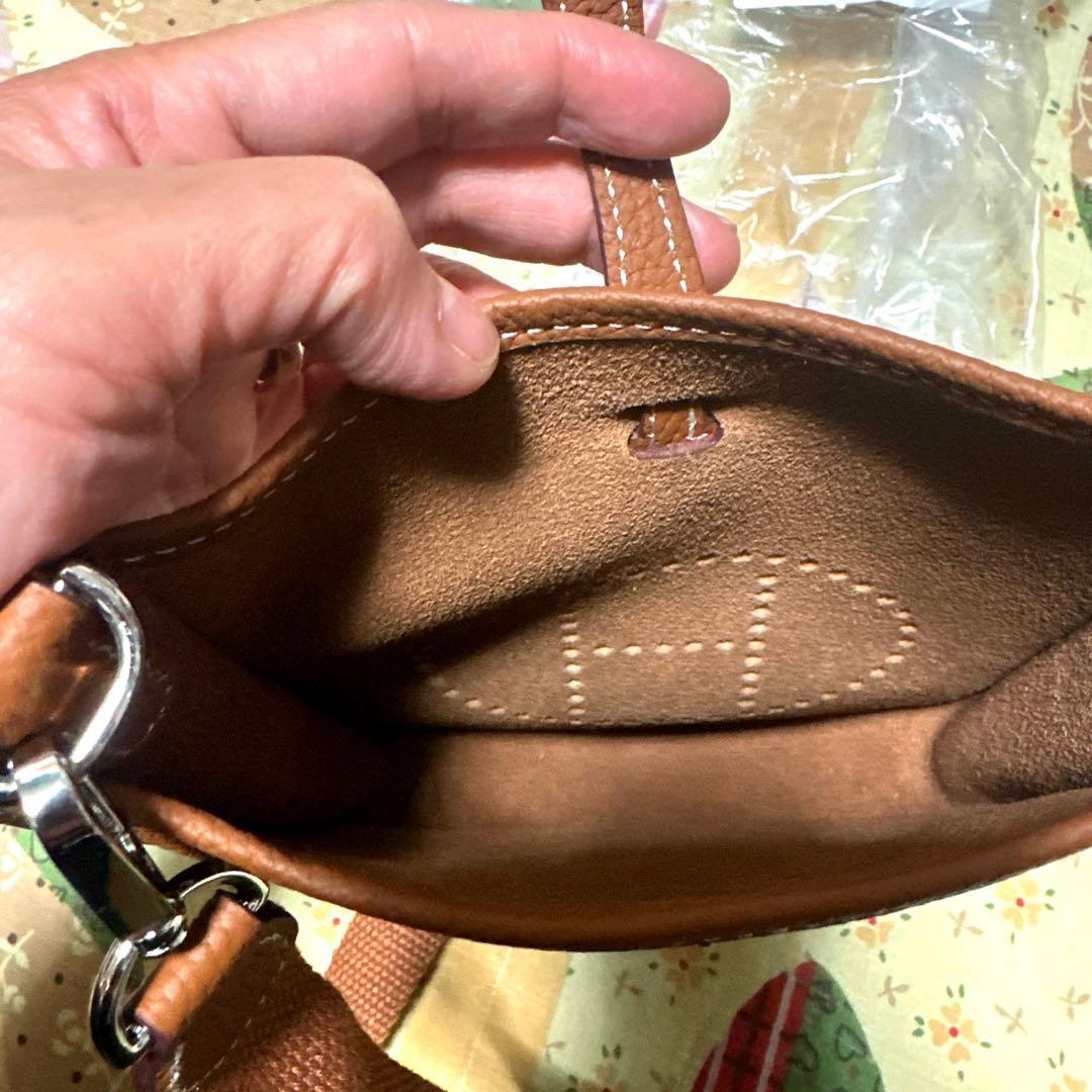 Hロゴ ブラウンレザーショルダーバッグ