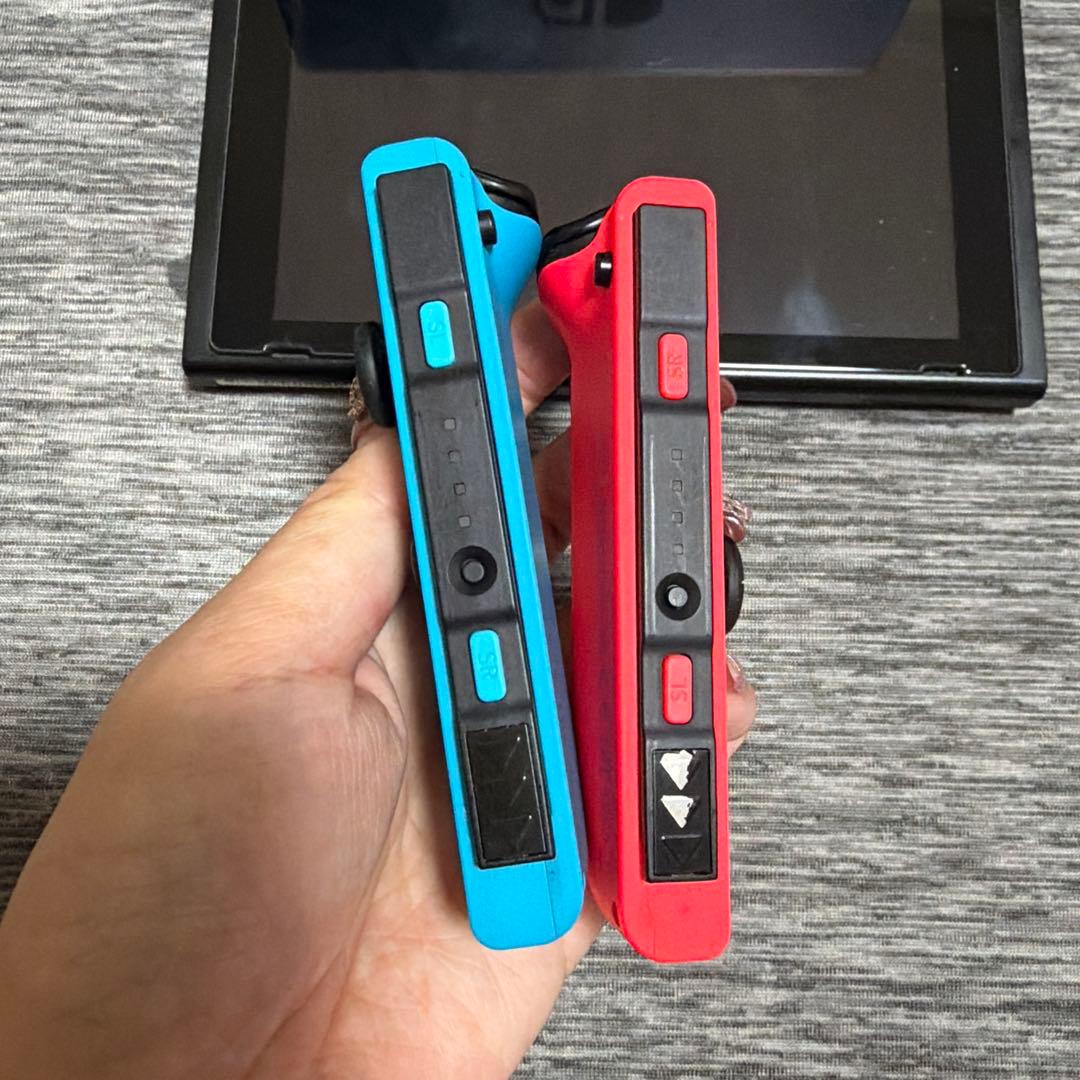 Nintendo Switch 本体 青と赤のジョイコン付き