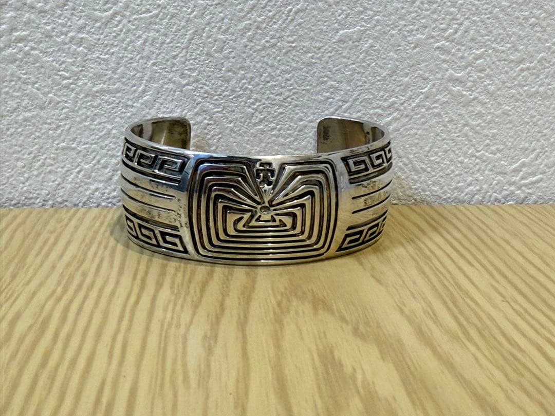 インディアンジュエリー　ホピ族　マンインザメイズバングル