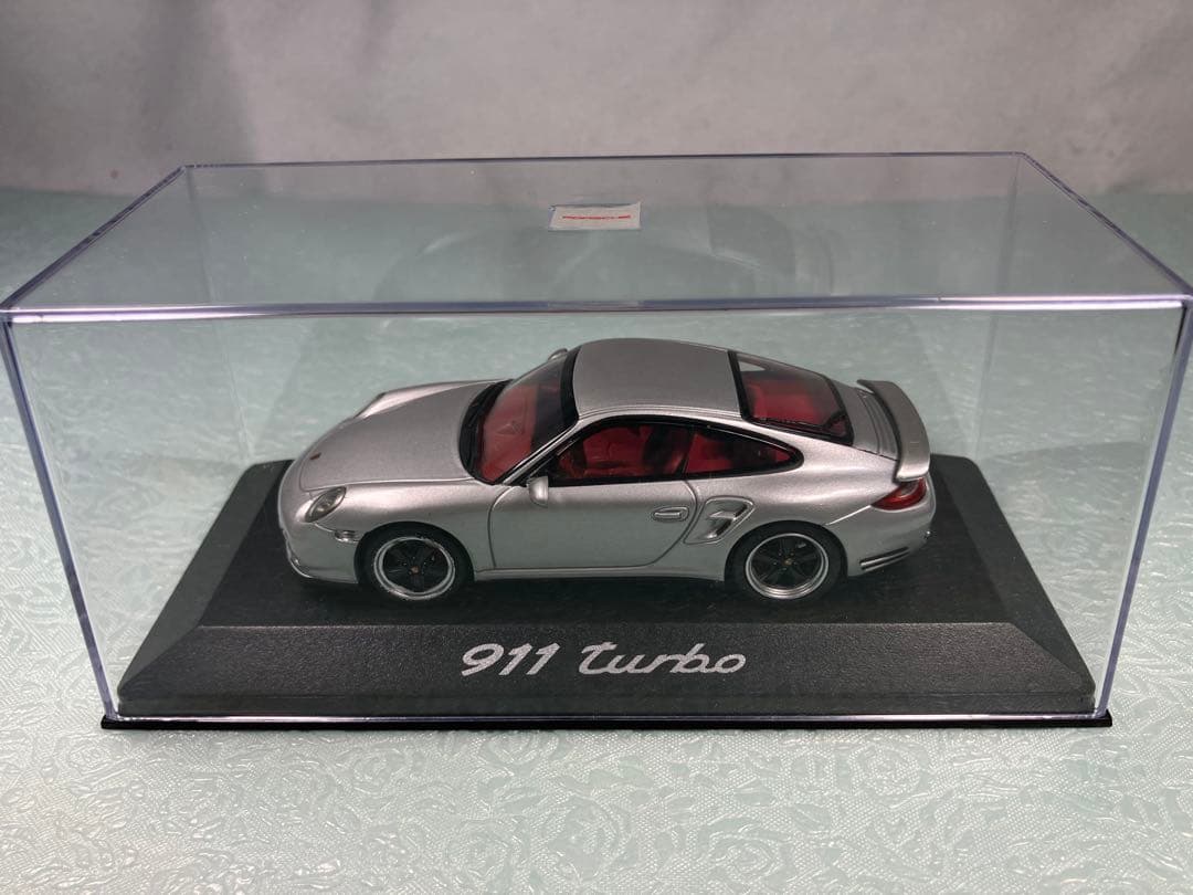 ディーラー特注ミニチャンプス　ポルシェ 911 turbo 991型2013年