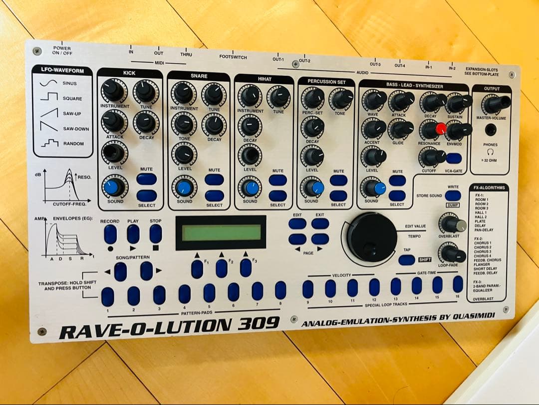 ［希少・アナログシンサ］Quasimidi Rave-o-lution 309