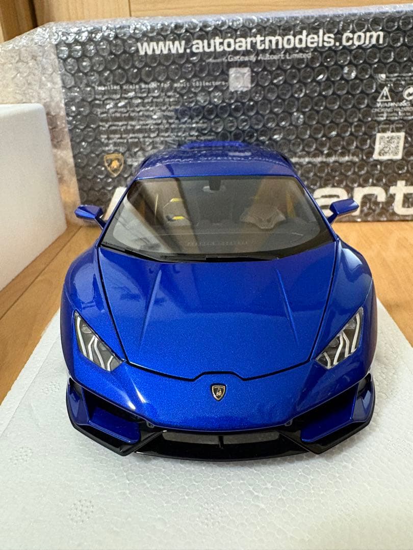 新品同様オートアート　ランボルギーニ ウラカン EVO （メタリック・ブルー）