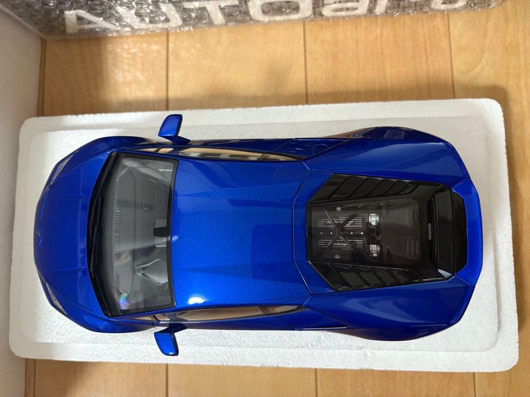 新品同様オートアート　ランボルギーニ ウラカン EVO （メタリック・ブルー）