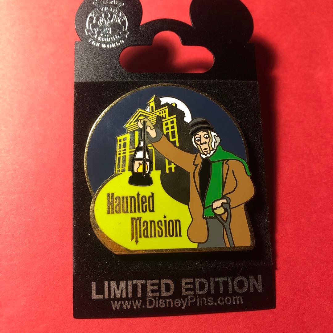 ホーンテッドマンション 管理人 ピンバッジ disney - メルカリ