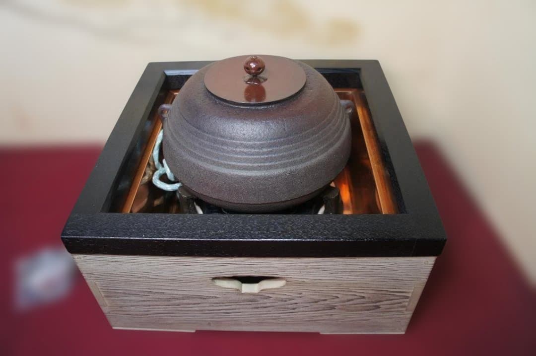 ☆焼杉置炉 在銘 筋釜 釜鐶 置炉用600w炭型電熱器 送料込み - メルカリ