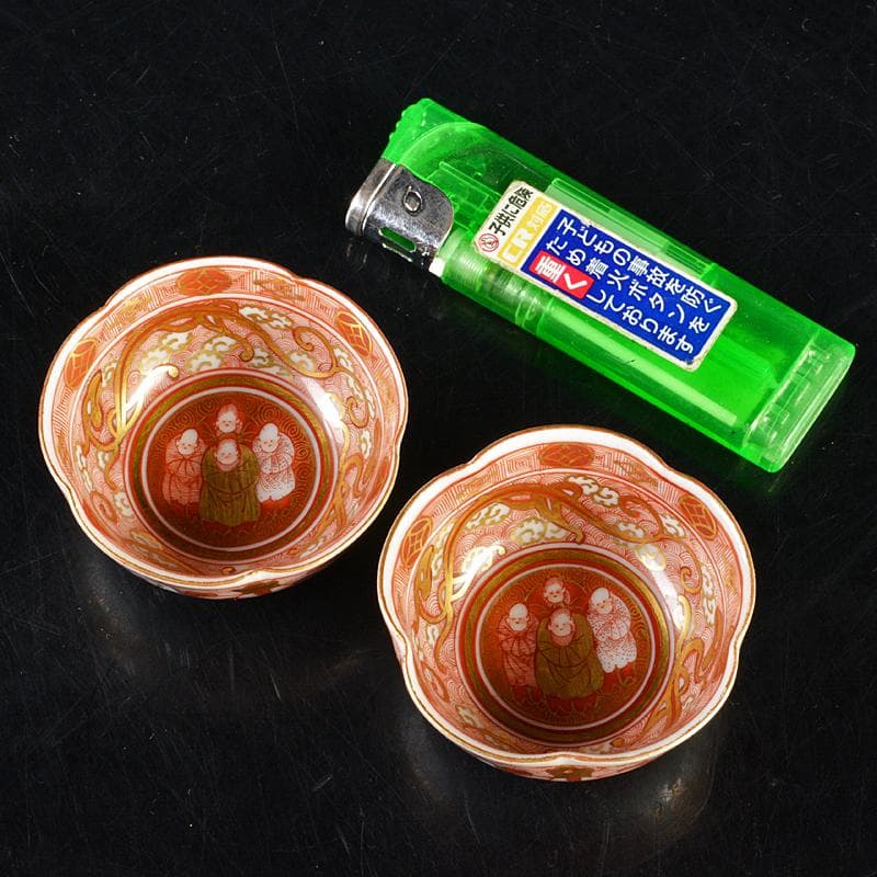 九谷焼 谷口金陽堂造 赤絵金彩 依八郎意 人物文 盃 一對