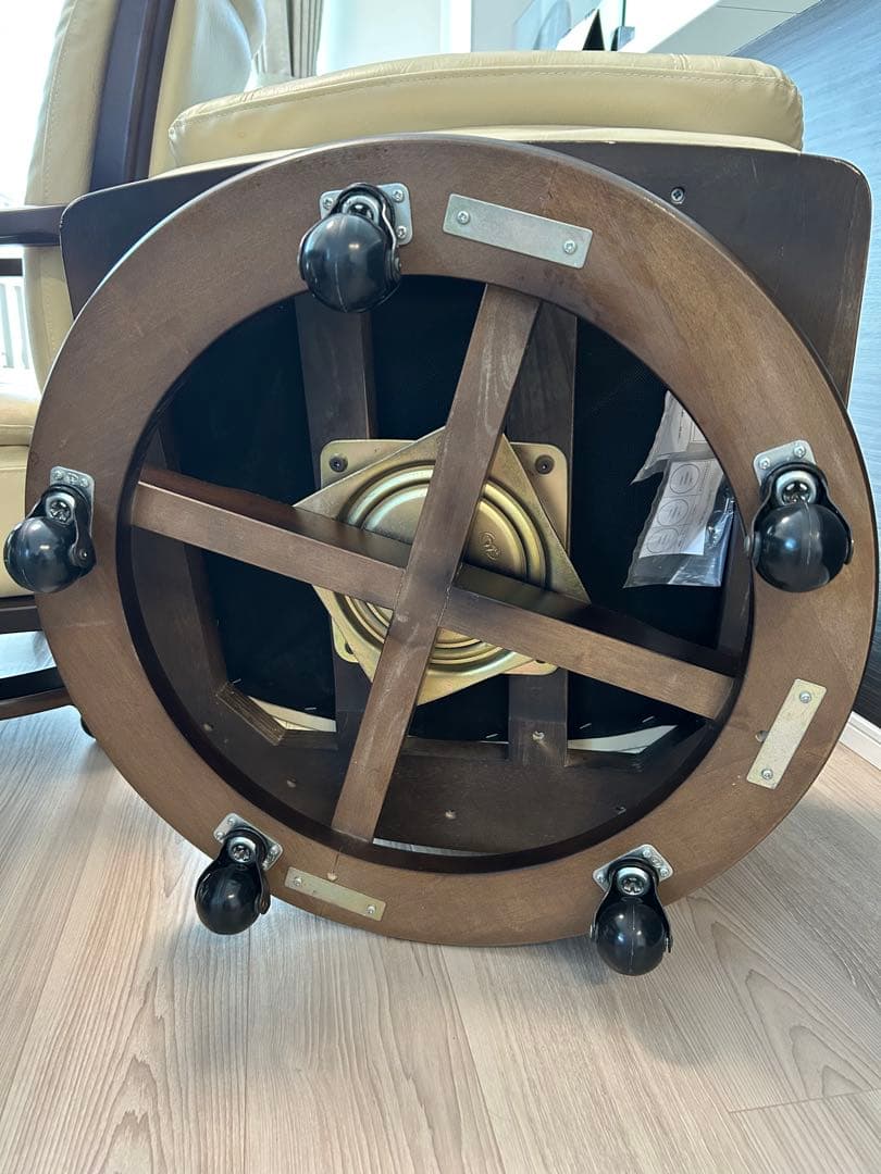 ル*ー様 お値下げしました【直接引取限定/岡山】ニトリ　ダイニングテーブル　肘付