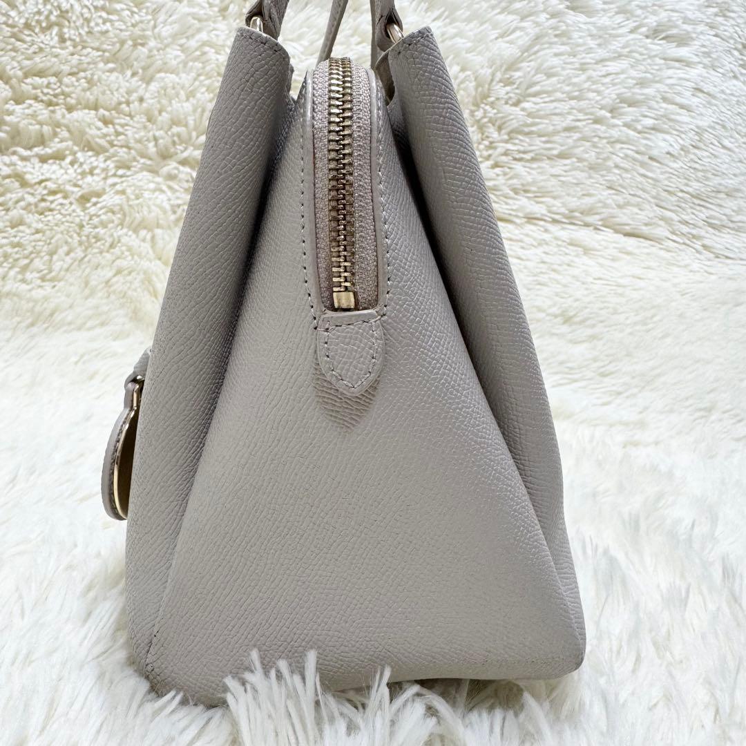 ✨保証書付き✨フルラ 現行 ヴィットリア ショルダーバッグ 現行ロゴ グレージュ