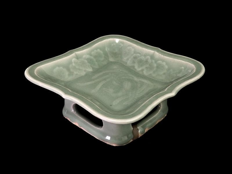 三田青磁　桐に鳳凰の図　台付き四方皿　菓子皿　D874AS-CSo