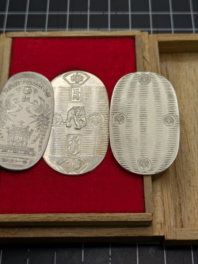 天皇陛下在位50年他 純銀小判3枚セット - メルカリ 天皇陛下在