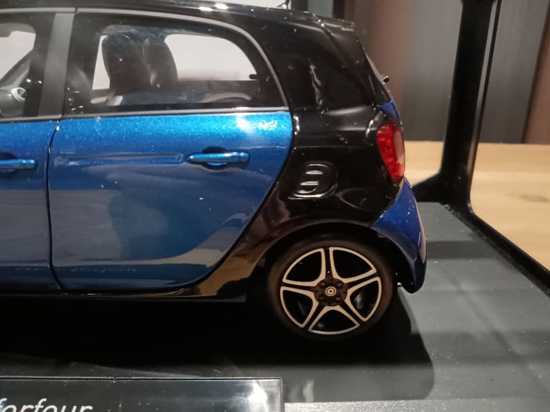 1/18 ノレブ　スマート　フォーフォー　ミニカー　ブラック×ブルーメタリック
