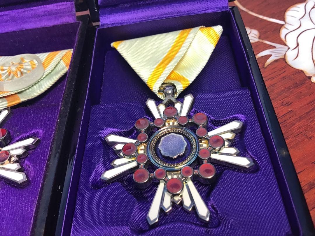 勲四等瑞宝章 勲五等瑞宝章 2点まとめて 勲章　記章 徽章 旧日本軍 元箱付き