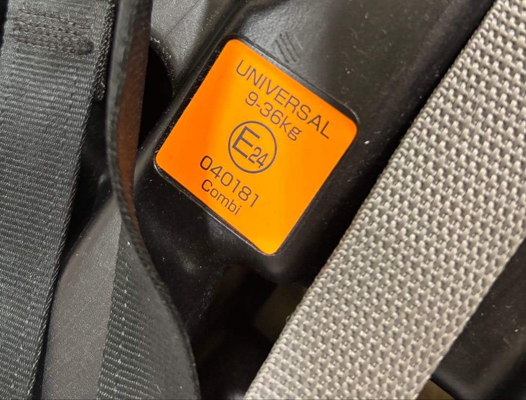 コンビ ジョイトリップエアスルーGG 黒 ジュニアシート シートベルトの